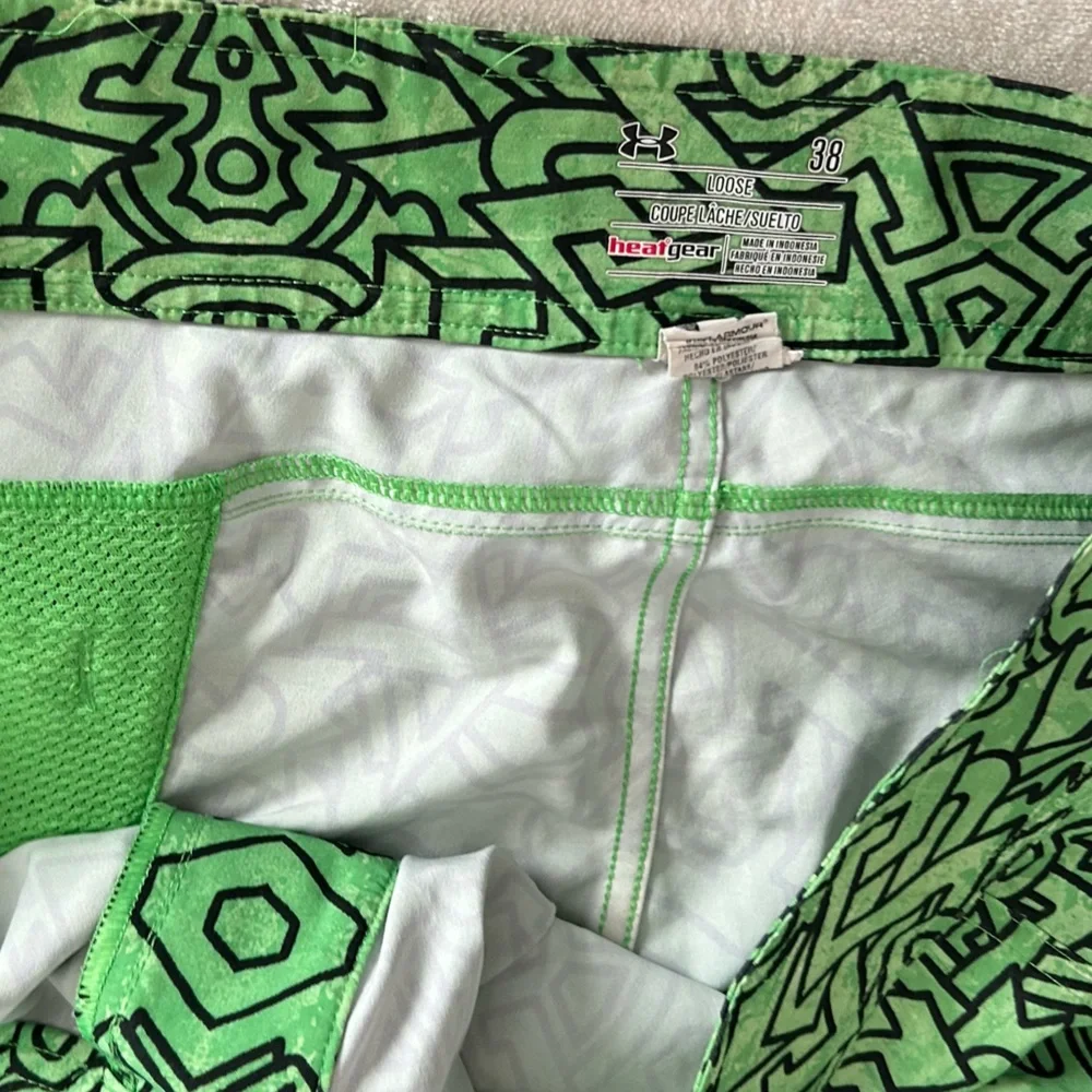 Under Armour Heat Gear Loose Fit Green and Black Pattern Board Shorts, Size 38